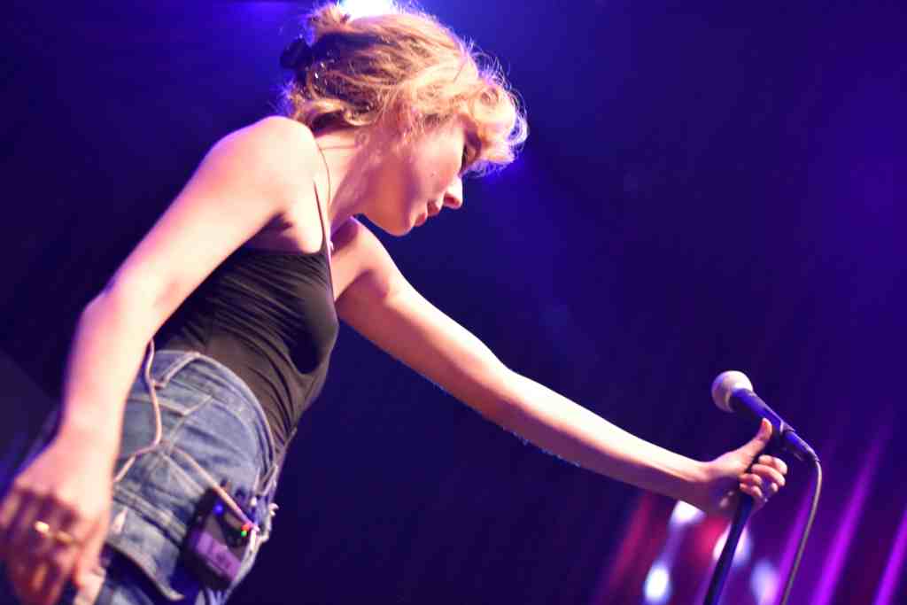 Raffaella sings at Nashville's Brooklyn Bowl