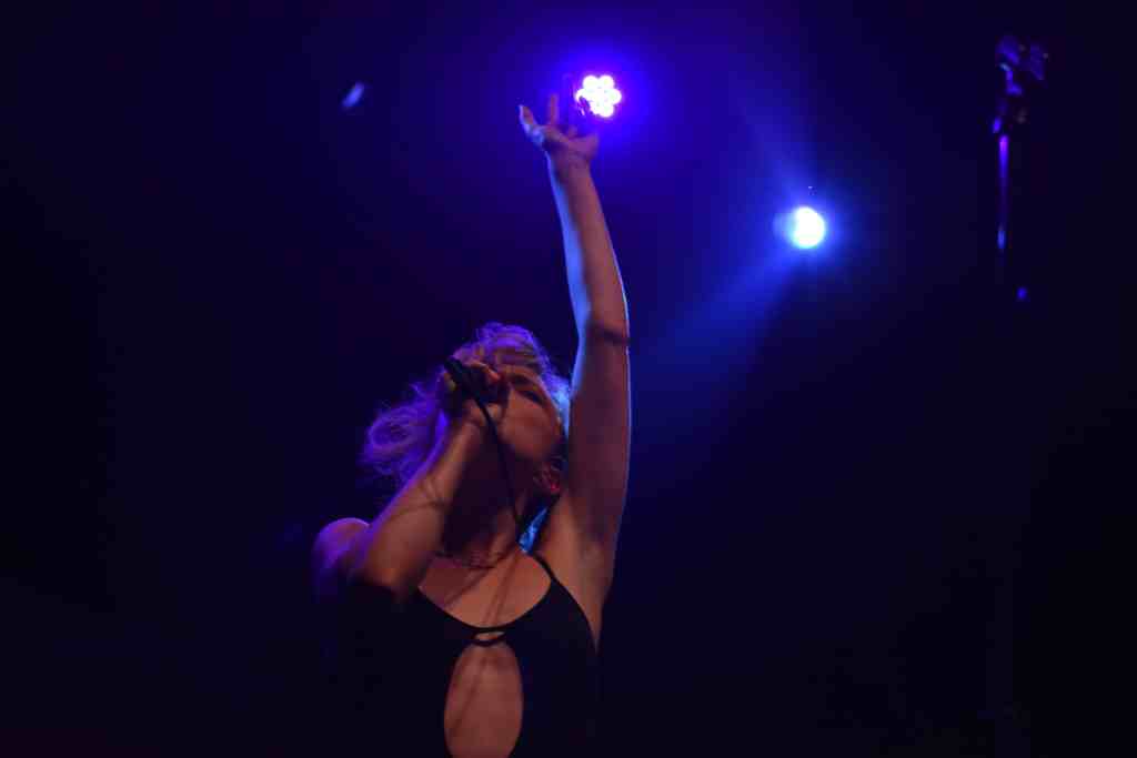Raffaella sings at Nashville's Brooklyn Bowl