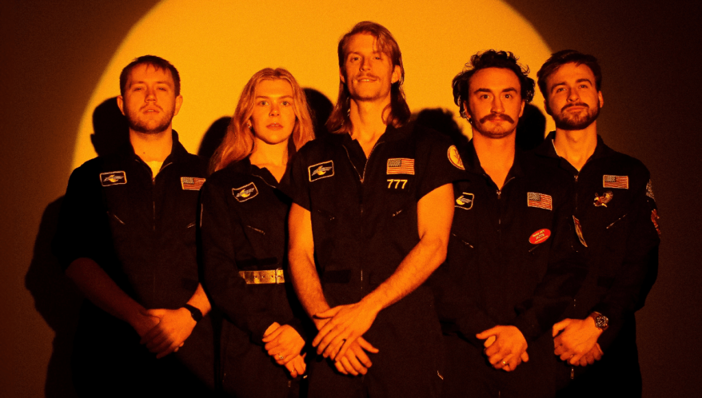 HAPPY LANDING band photo