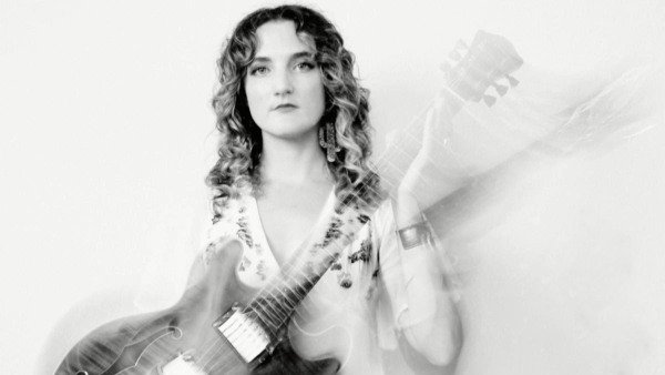 Madeline Hawthorne Artist Photo (1)