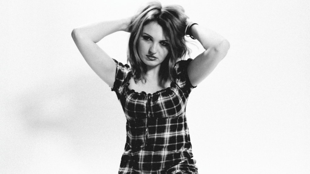 Bee Blackwell Artist Photo By L.A. Lockhardt