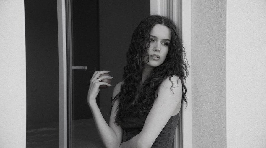 Charlotte Boin Artist Photo