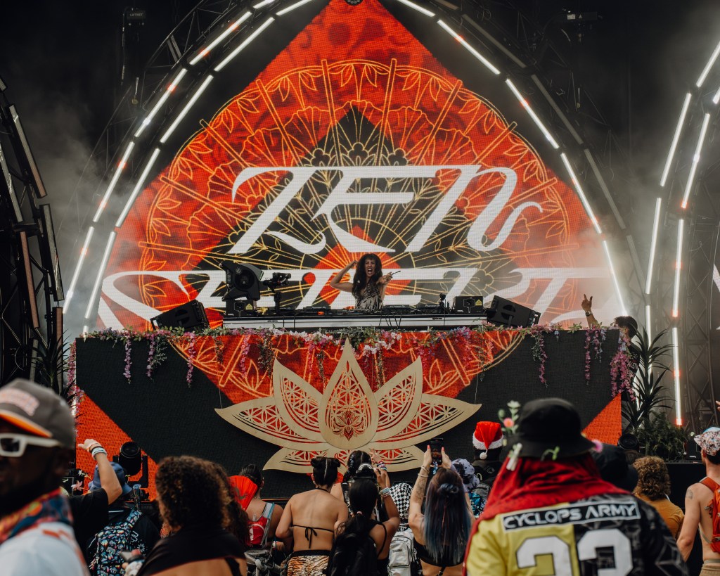 Deep Tropics 2025 Lotus Stage - Zen Selecta Performing - Photo by Mason Crisp