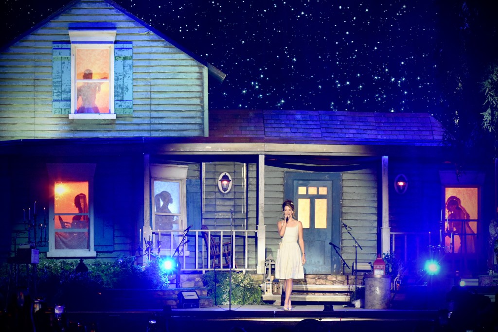 Lana Del Rey's entrance at Hinterland Music Festival 2025