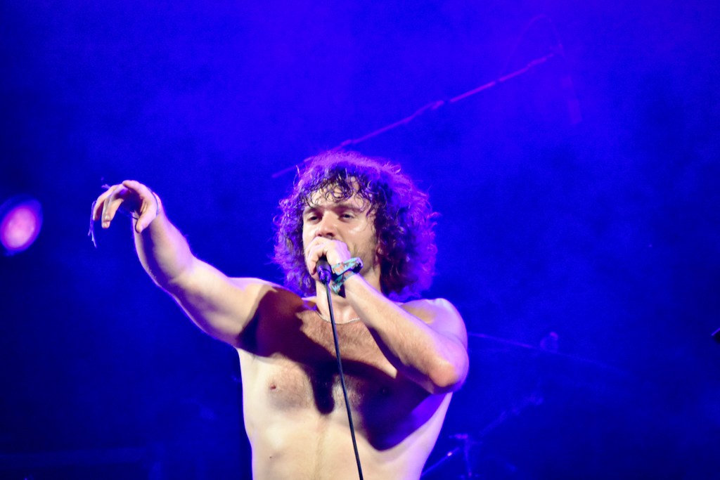 Nordista Freeze singing and pointing to crowd at Hinterland Music Festival 2025