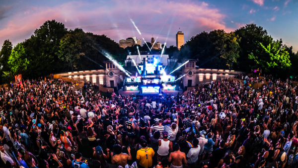 Deep Tropics Meru Stage 2025 at Sunset - Photo By Keith Griner