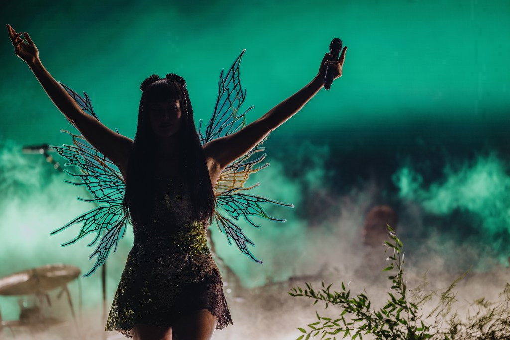 Kacey Musgraves at Hinterland 2025 by Gaby Deimeke 