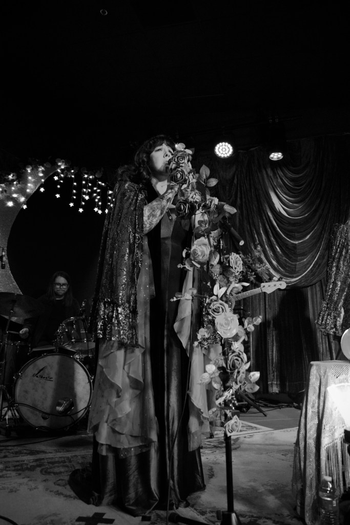 Kashena Simpson singing in Nashville