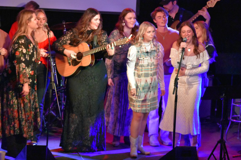Ava Nat and Lauren Anderson singing together in Nashville Tennessee