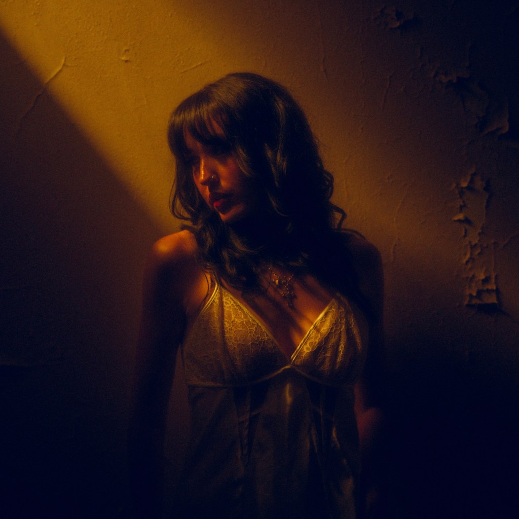 Bree-on-uh singer artist photo