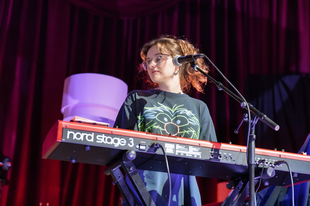 Grace Quackenboss playing keyboard with chrysalis opening for The Head and The Heart at Brooklyn Bowl Nashville April 2026