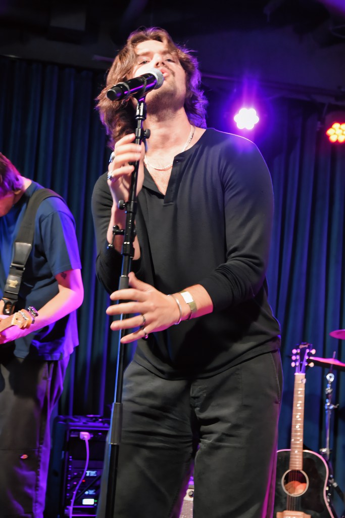 Common People playing at rocknite Nashville at JBJ's Nashville
