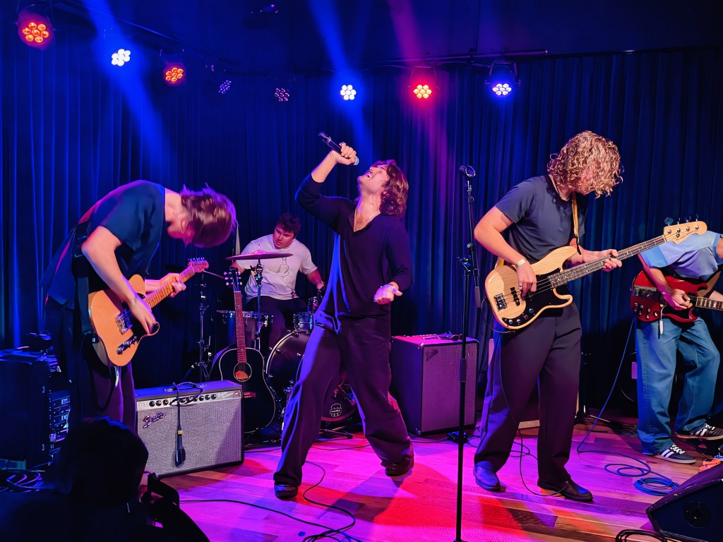 Common People playing at rocknite Nashville at JBJ's Nashville