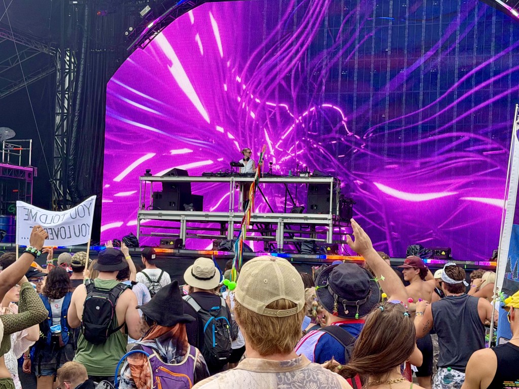 Jackie Hollander Performing at Bonnaroo 2026