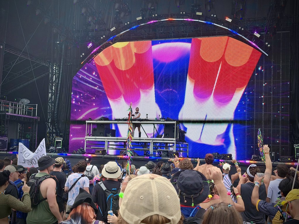 Jackie Hollander Performing at Bonnaroo 2026