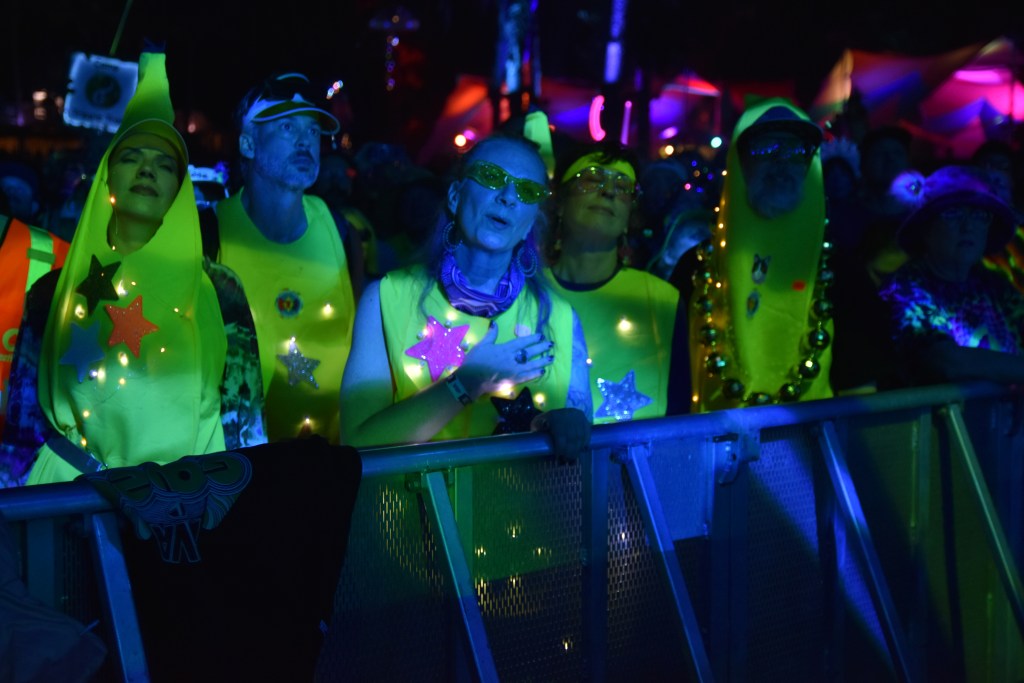 Crowd sings along at the Warren Haynes Incident set at Hulaween 2026