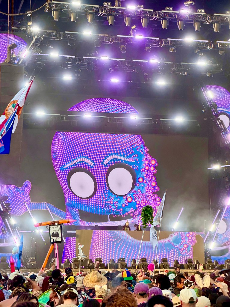 Richard Finger performing at Hulaween 2026
