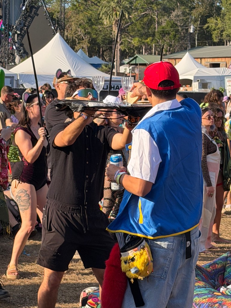 Scenes from the crowd at Heyz at Hulaween 2026
